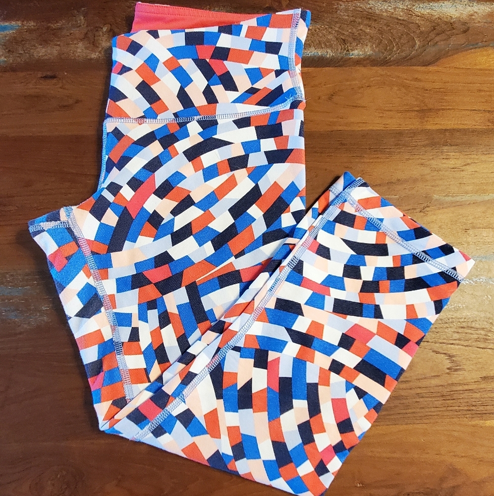 Lululemon Wunder Under Crops Size 8 - Picture 2 of 3